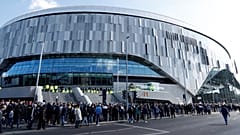 Tottenham abre novo estádio aos adeptos