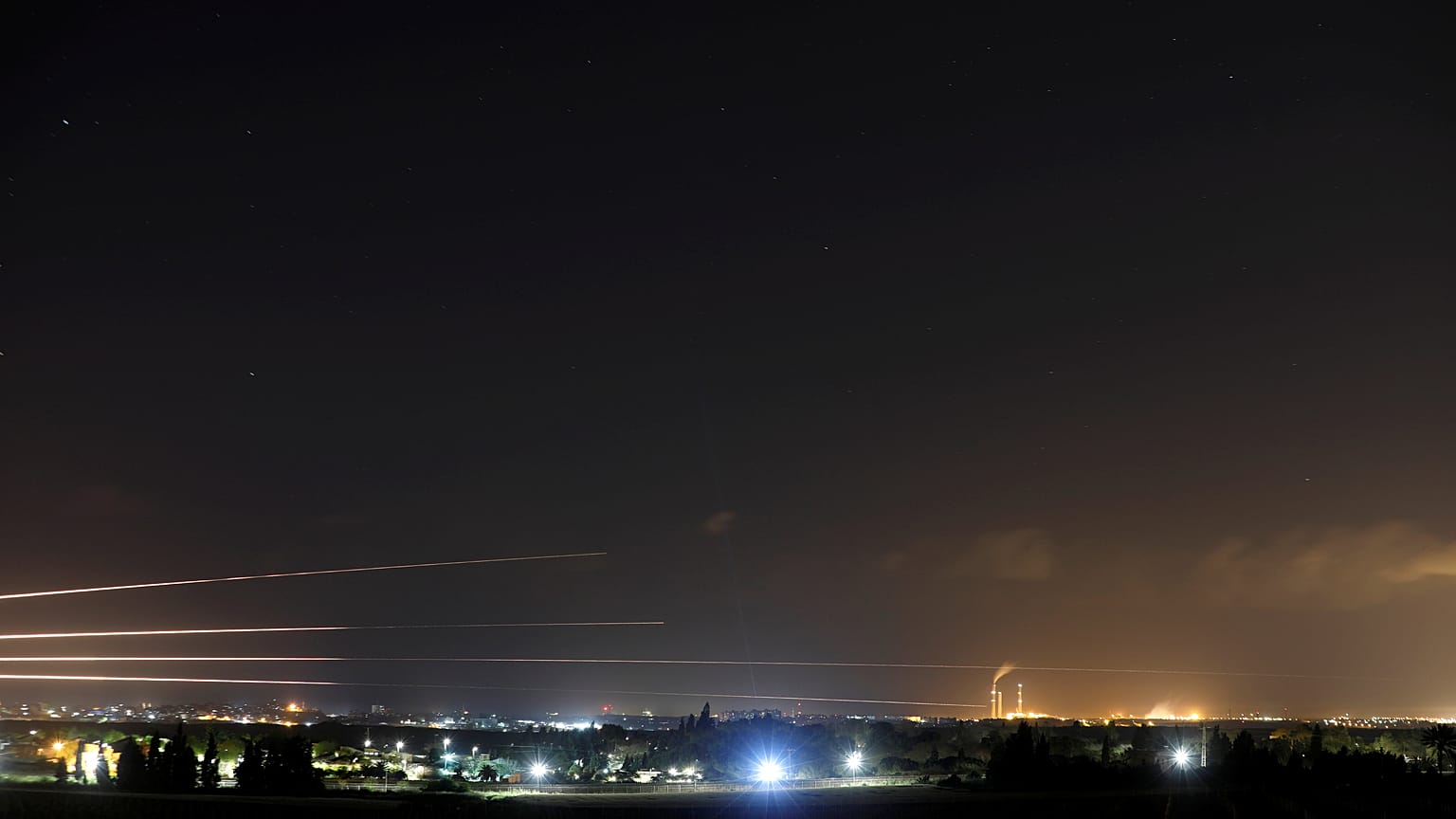 Hamas annuncia una tregua, ma le ostilità continuano a Gaza