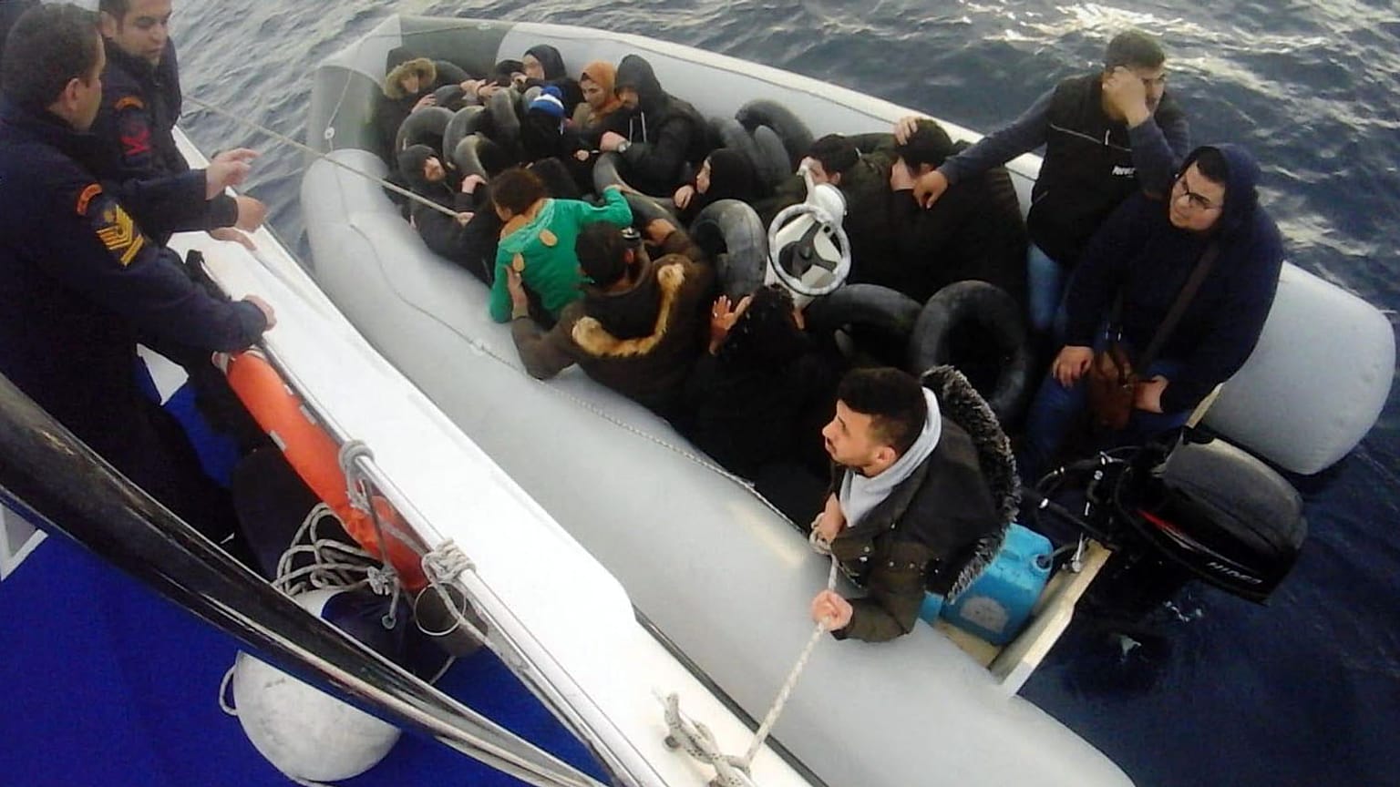 Çanakkale açıklarında göçmen dramı: 1 bebek, 3 kadın boğularak öldü