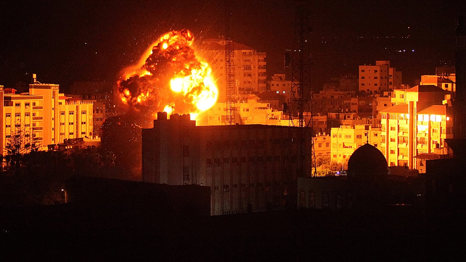 İsrail jetleri Gazze'yi bombaladı