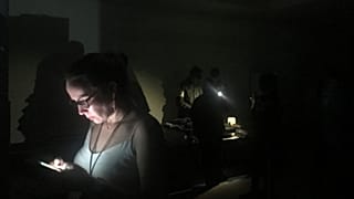 Pasajeros durante el apagón en el aeropuerto Simón Bolívar de Caracas