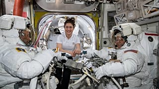La sortie spatiale 100% féminine annulée par manque de combinaison adaptée