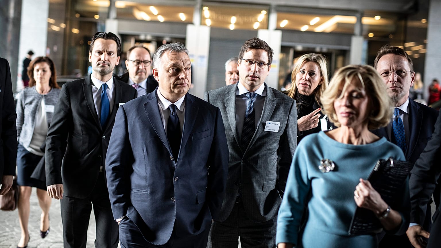 Orbán Viktor érkezése az Európai Néppárt tanácskozására március 20-án