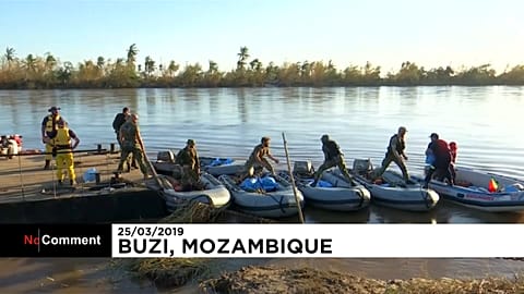 Portuguese navy distributes aid to people of Beira