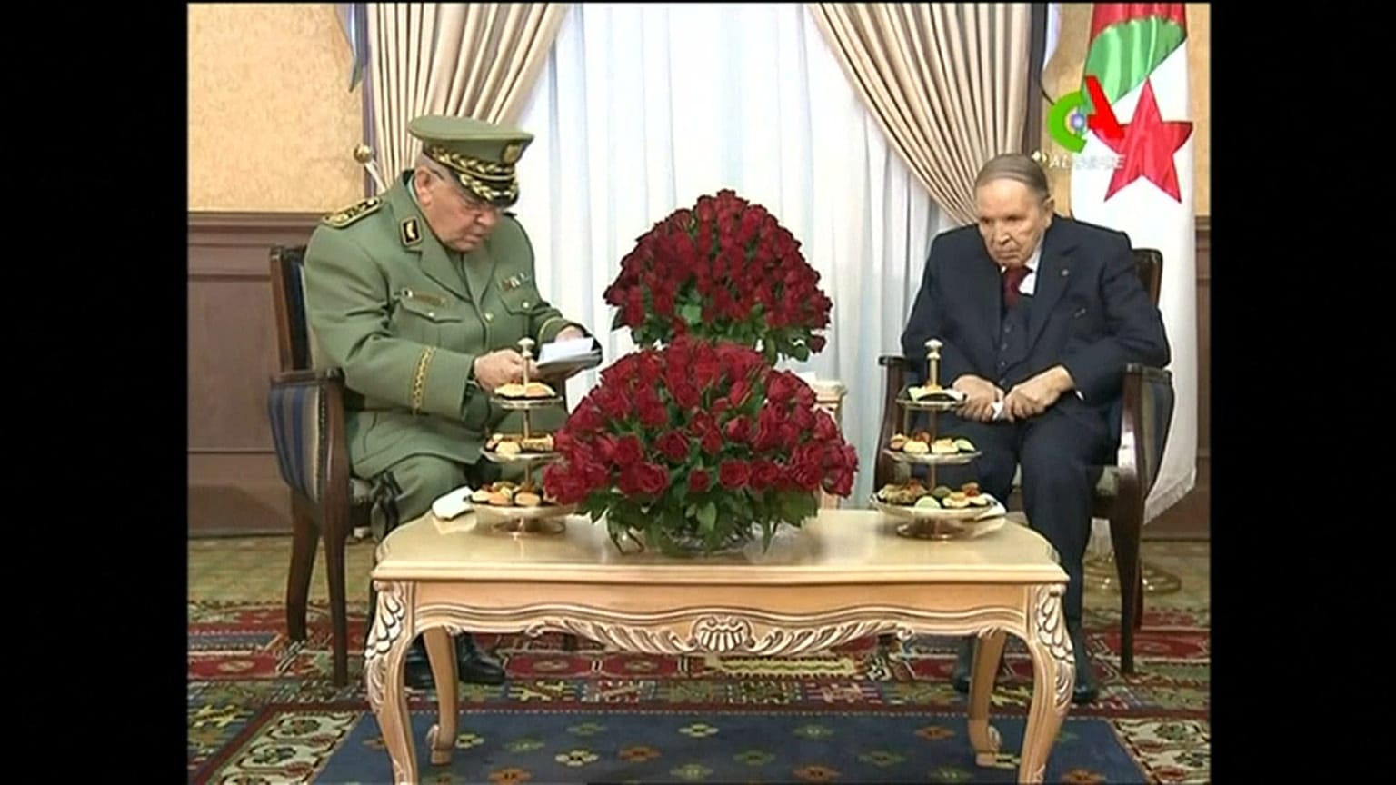 Chefe do Exército propõe afastamento de Bouteflika