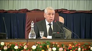 من هو عبد القادر بن صالح الذي يتوقع أن يخلف بوتفليقة مؤقتا؟ 