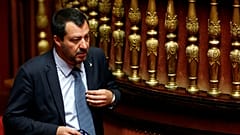 A hős gyerekekkel találkozik Salvini