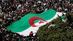 حزب موتلف دولت و بزرگترین اتحادیه الجزایر خواستار کناره‌گیری بوتفلیقه شدند