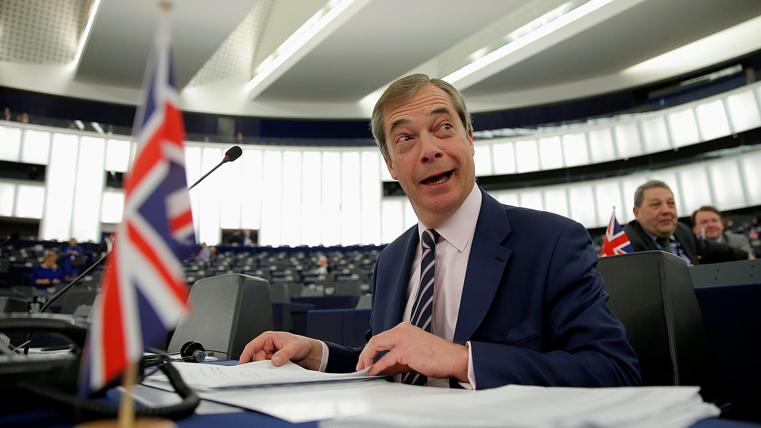 Eurodeputados britânicos terão transição salarial