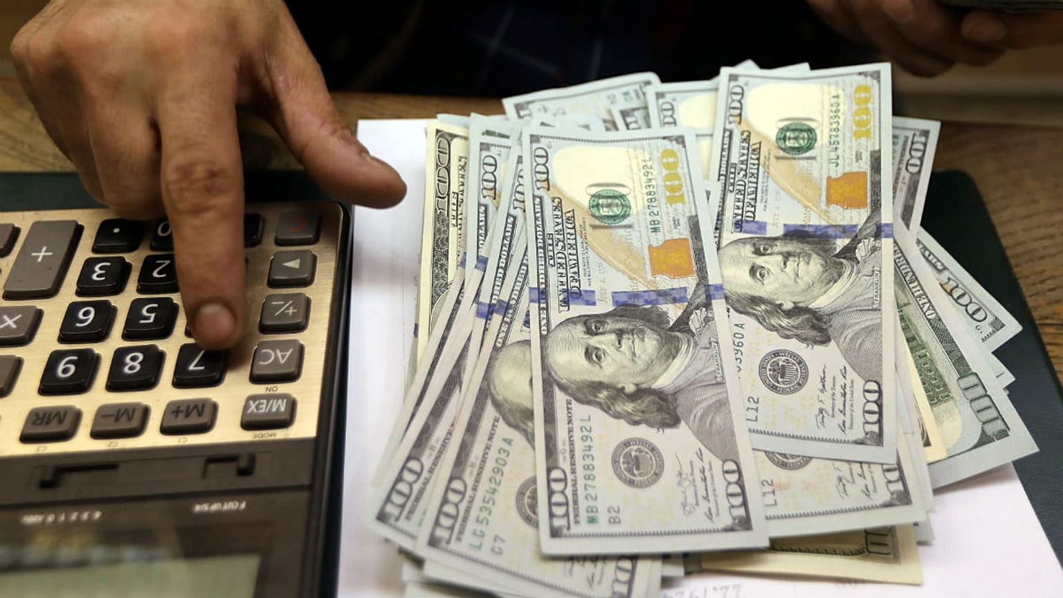 رشد ۳۰۰ تومانی دلار در هفته اول فروردین