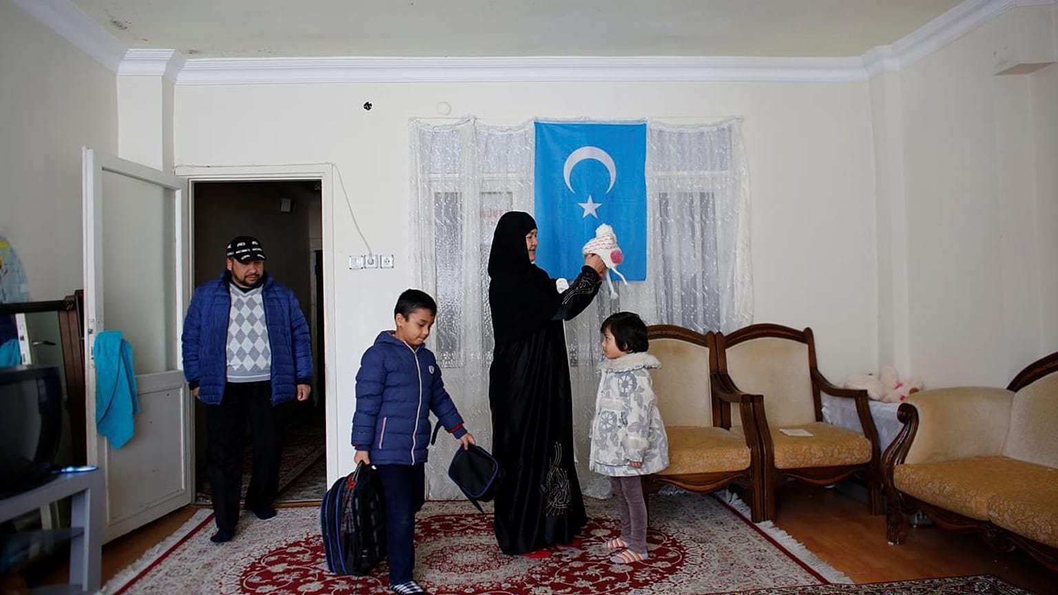 Türkiye'de oturma ve çalışma izni alamayan Uygurlar gelecekleri için endişeli