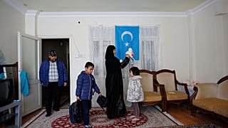 Türkiye'de oturma ve çalışma izni alamayan Uygurlar gelecekleri için endişeli