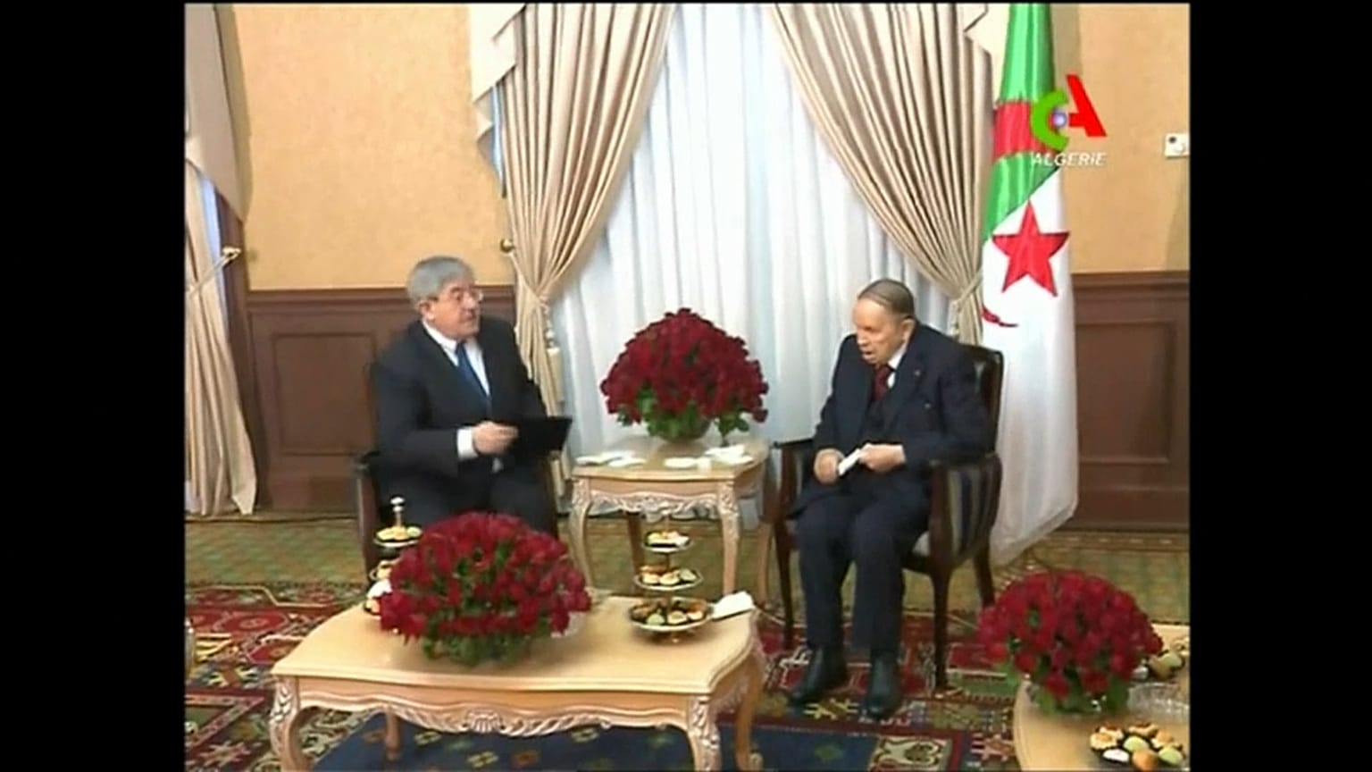 Abdelaziz Buteflika se queda solo