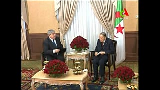 Abdelaziz Buteflika se queda solo