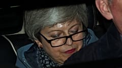 May in cerca di una via d'uscita sulla Brexit: "Dimissioni in cambio del sì all'accordo"