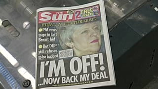 May ofrece su cabeza a cambio de que se apruebe su plan para el Brexit