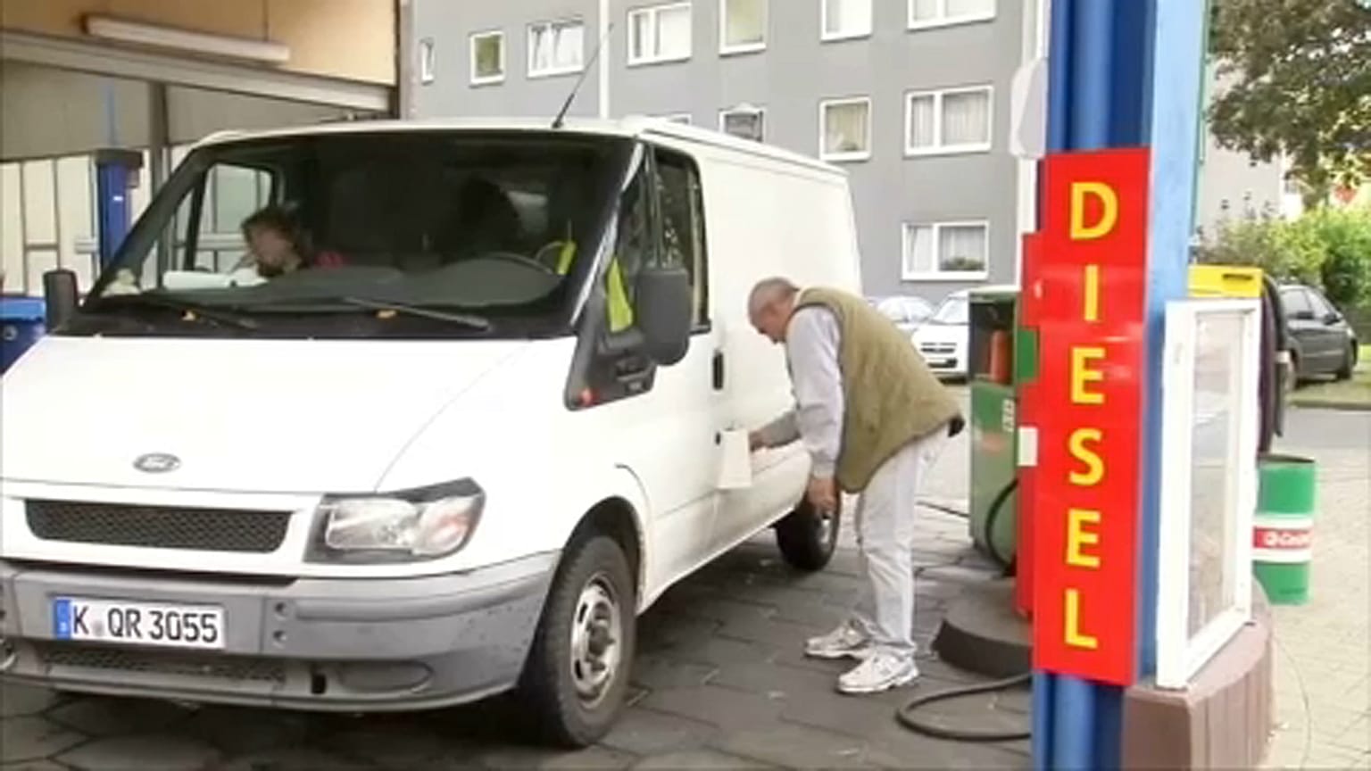 Eurodeputados contra circulação de carros muito poluentes