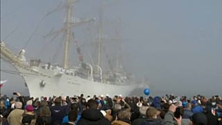 Hazatért világ körüli útjáról a lengyel fregatt