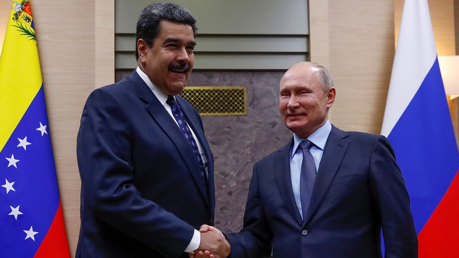 Vladimir Putin y Nicolás Maduro durante una reunión en Moscú, Rusia. 