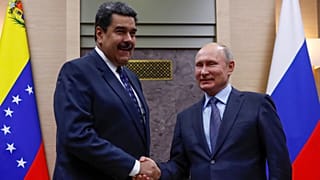 Vladimir Putin y Nicolás Maduro durante una reunión en Moscú, Rusia.