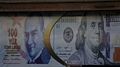 انخفاض الليرة التركية بمعدل 5% مع وصل سعر الفائدة إلى 1200%