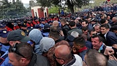 Ένταση στα Τίρανα