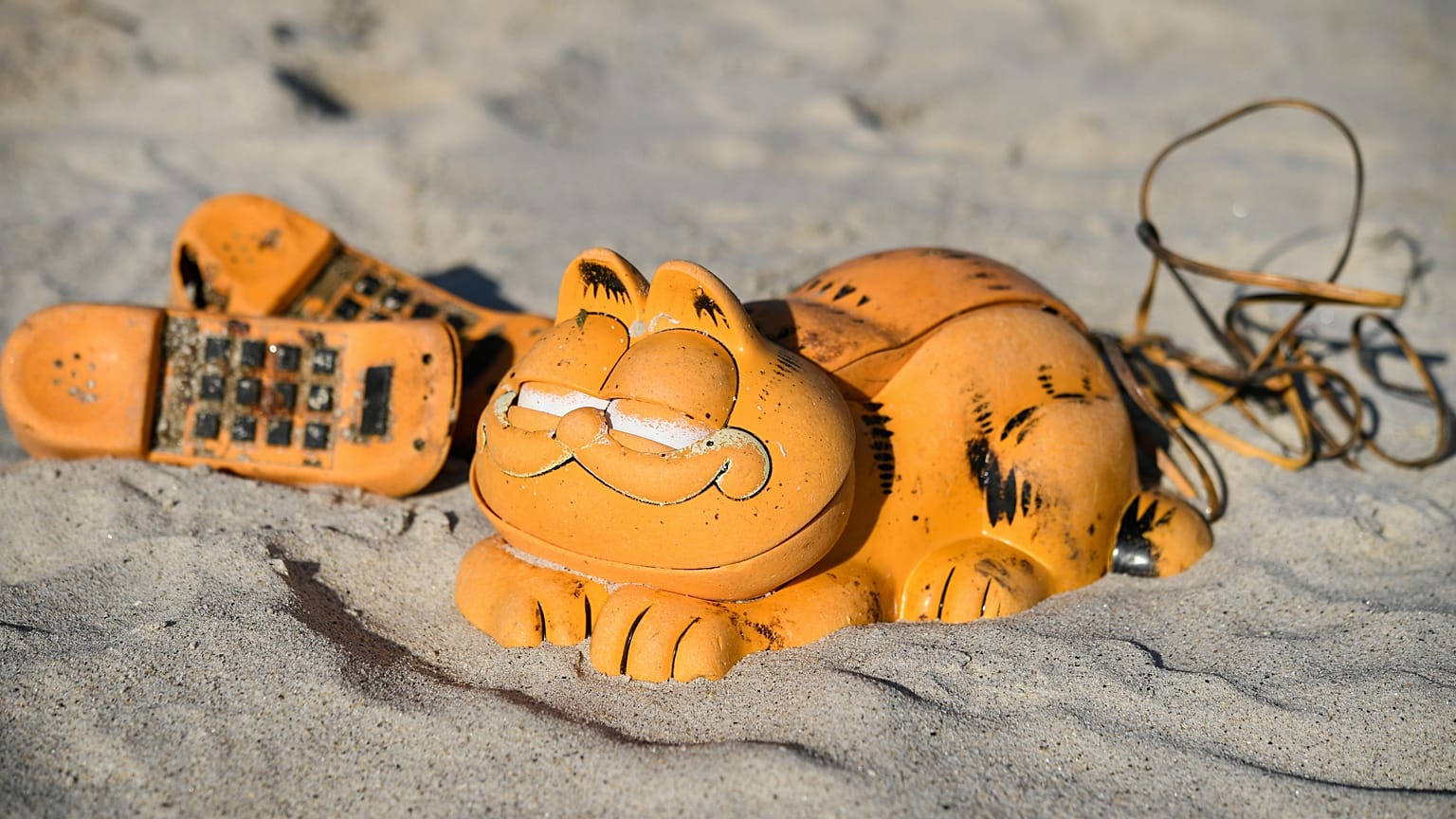 France : le mystère des téléphones Garfield échoués sur des plages bretonnes résolu 