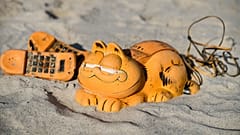 France : le mystère des téléphones Garfield échoués sur des plages bretonnes résolu 