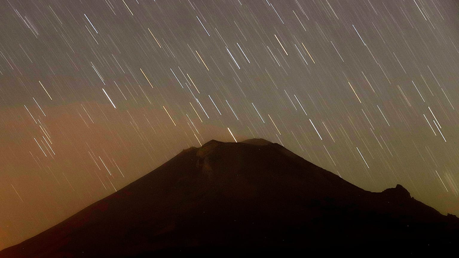 Popocatepetl schleudert glühende Asche 2,5 km weit 