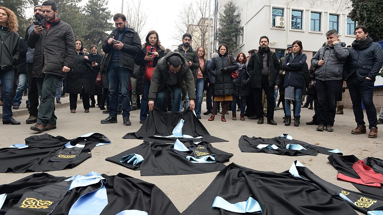 Türkiye'nin akademisyenleri: Yurt dışındakiler dönmüyor yurt içindekiler çıkamıyor