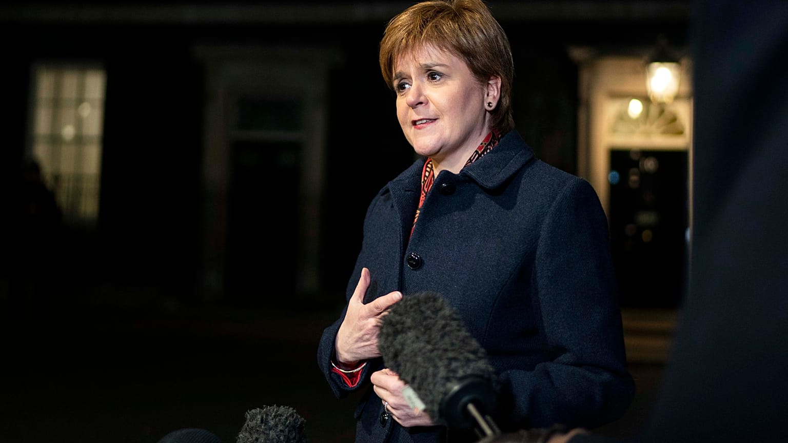 Sturgeon: May megpróbált a saját kardjába dőlni, és sikerült elvétenie