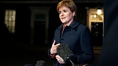 Sturgeon: May megpróbált a saját kardjába dőlni, és sikerült elvétenie