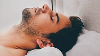 خوابیدن زیاد آخرهفته برای جبران کمبود خواب عمر را کوتاه میکند