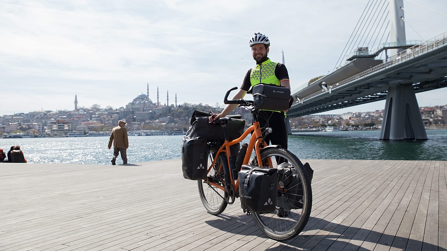 Bisikletiyle Belçika'dan Japonya'ya seyahat eden Ignace Van den Broeck