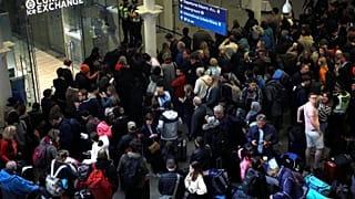Caos en el Eurostar de Londres por un intruso en las vías