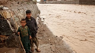 Video: Afganistan'da sel felaketi en az 32 can aldı