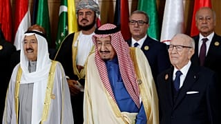 بعض الزعماء العرب في القمة التونسية 