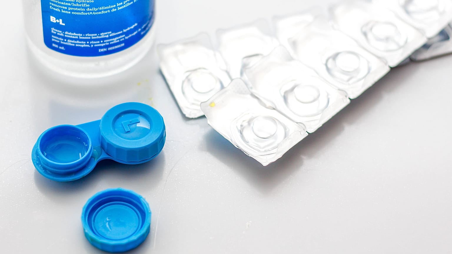 Contact Lens with Case
