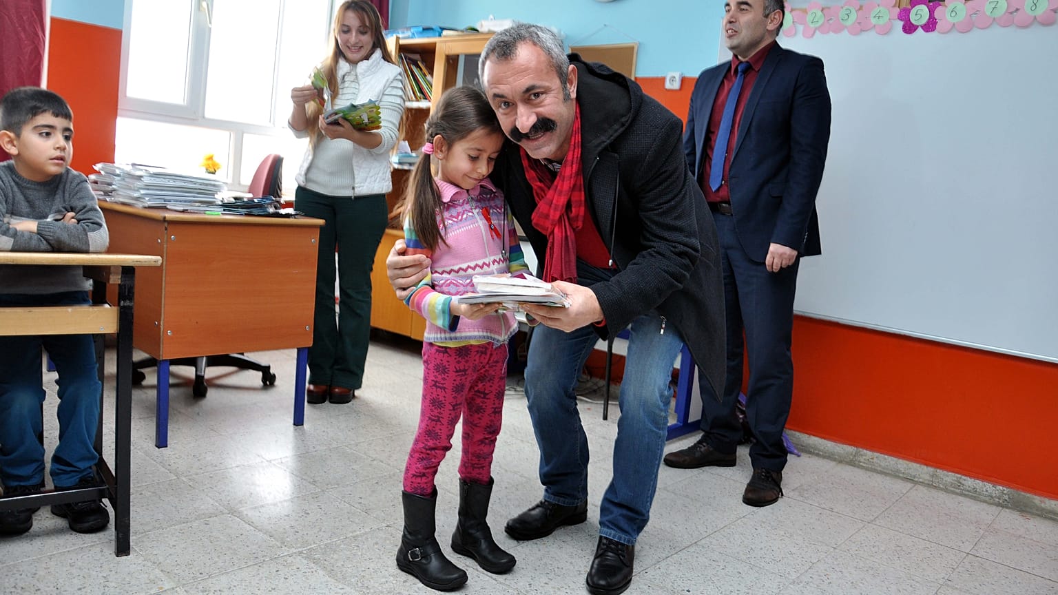Tunceli'de 'komünist başkan' zafer ilan etti; kesinleşmeyen sonuçlara göre TKP kazandı