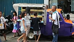 Bibliotecas itinerantes promovem leitura na Indonésia