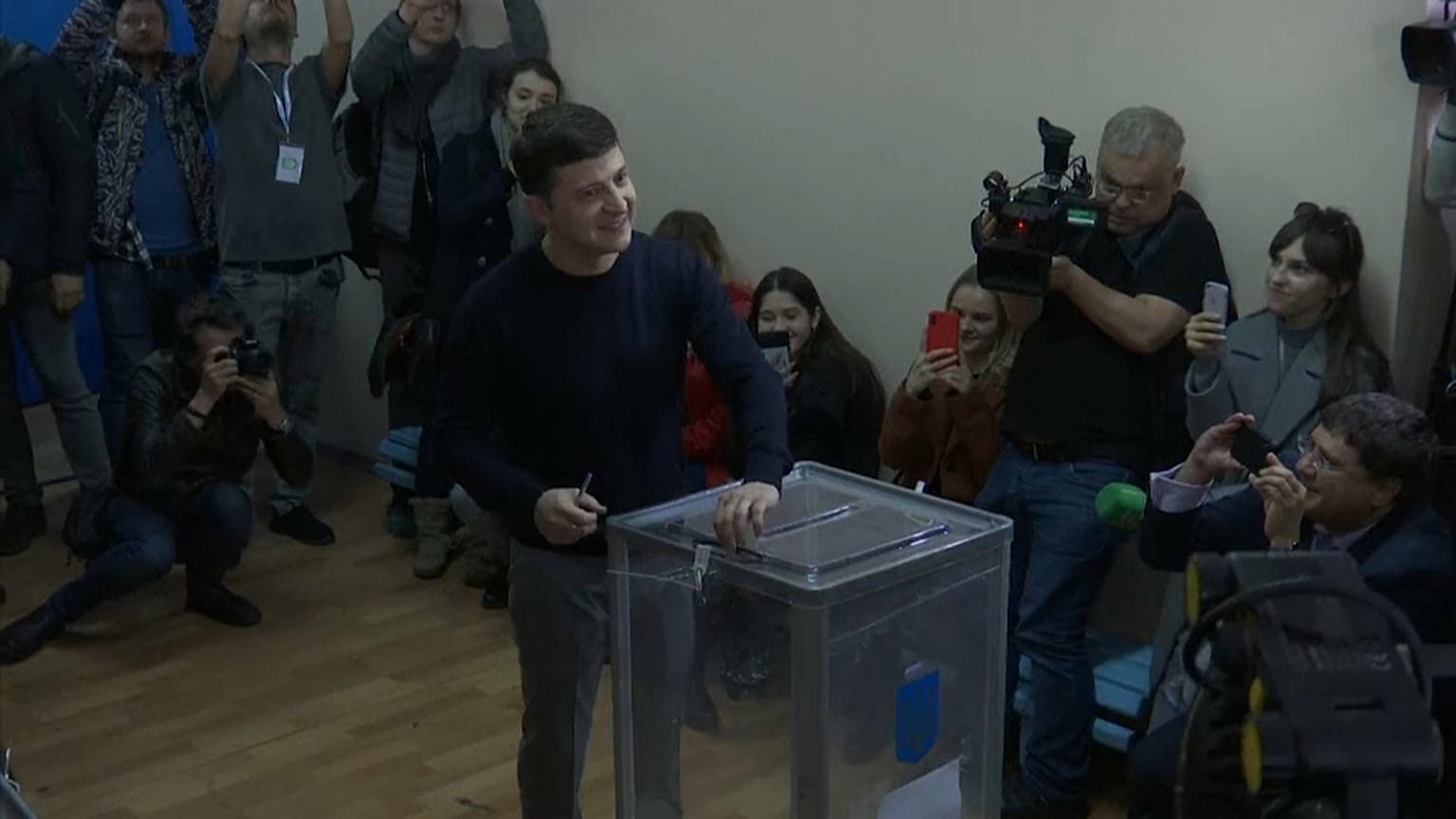 Ukraine : un comédien au second tour de la présidentielle