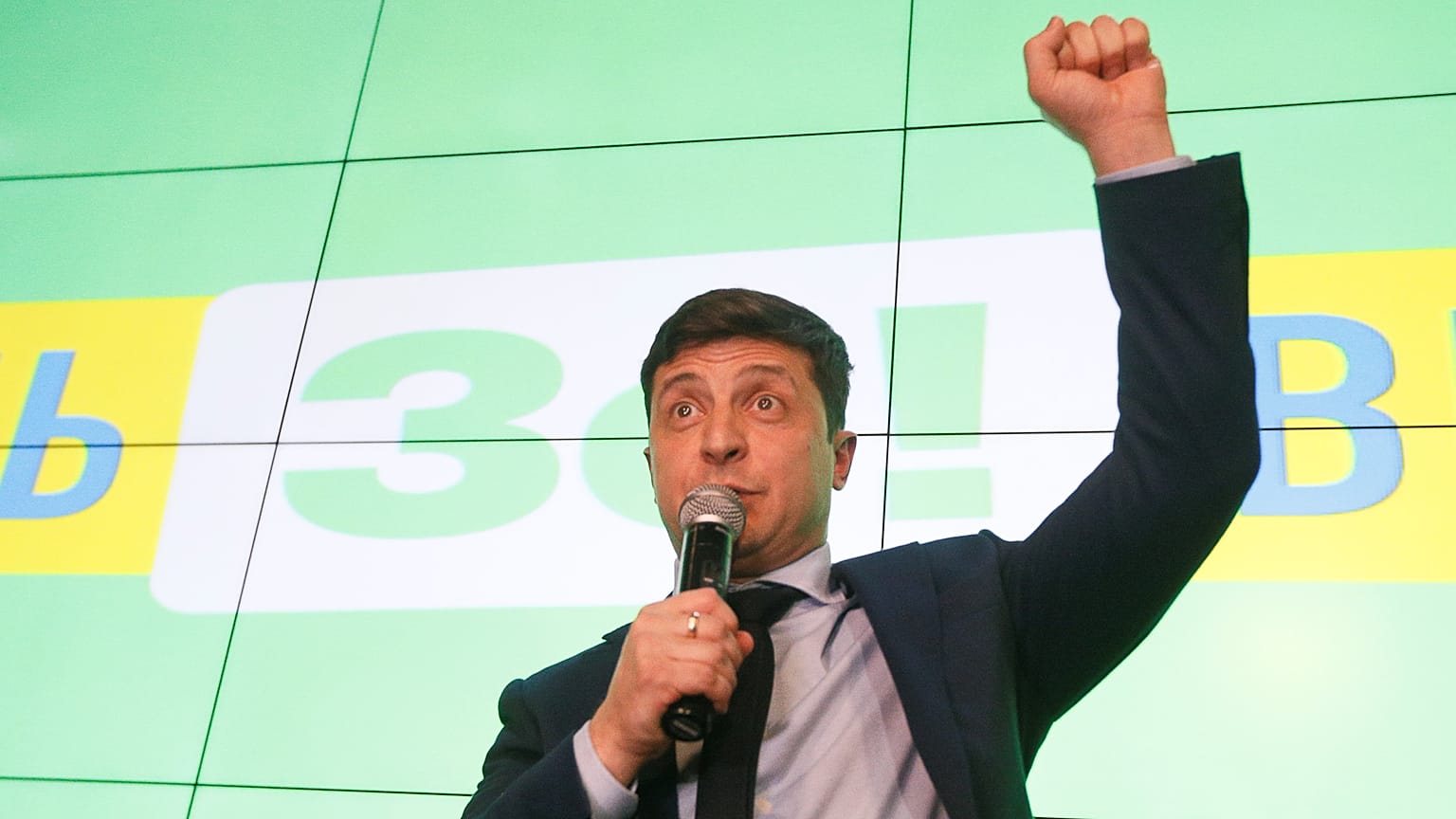 Зеленский и Порошенко лидируют в первом туре выборов - экзит-полы
