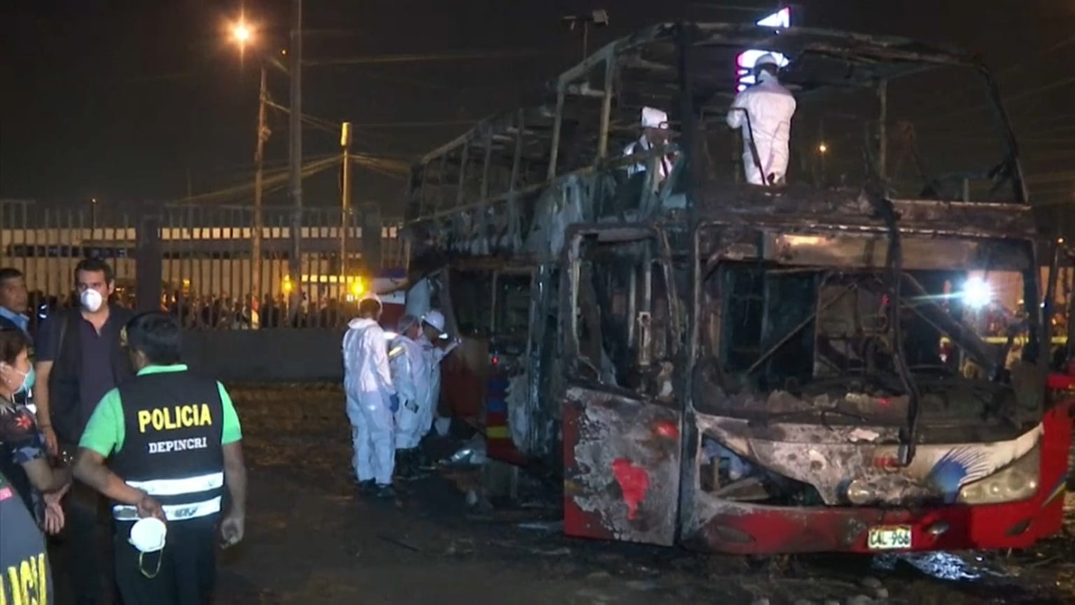 حريق داخل حافة في بيرو يودي بحياة 20 شخصا 
