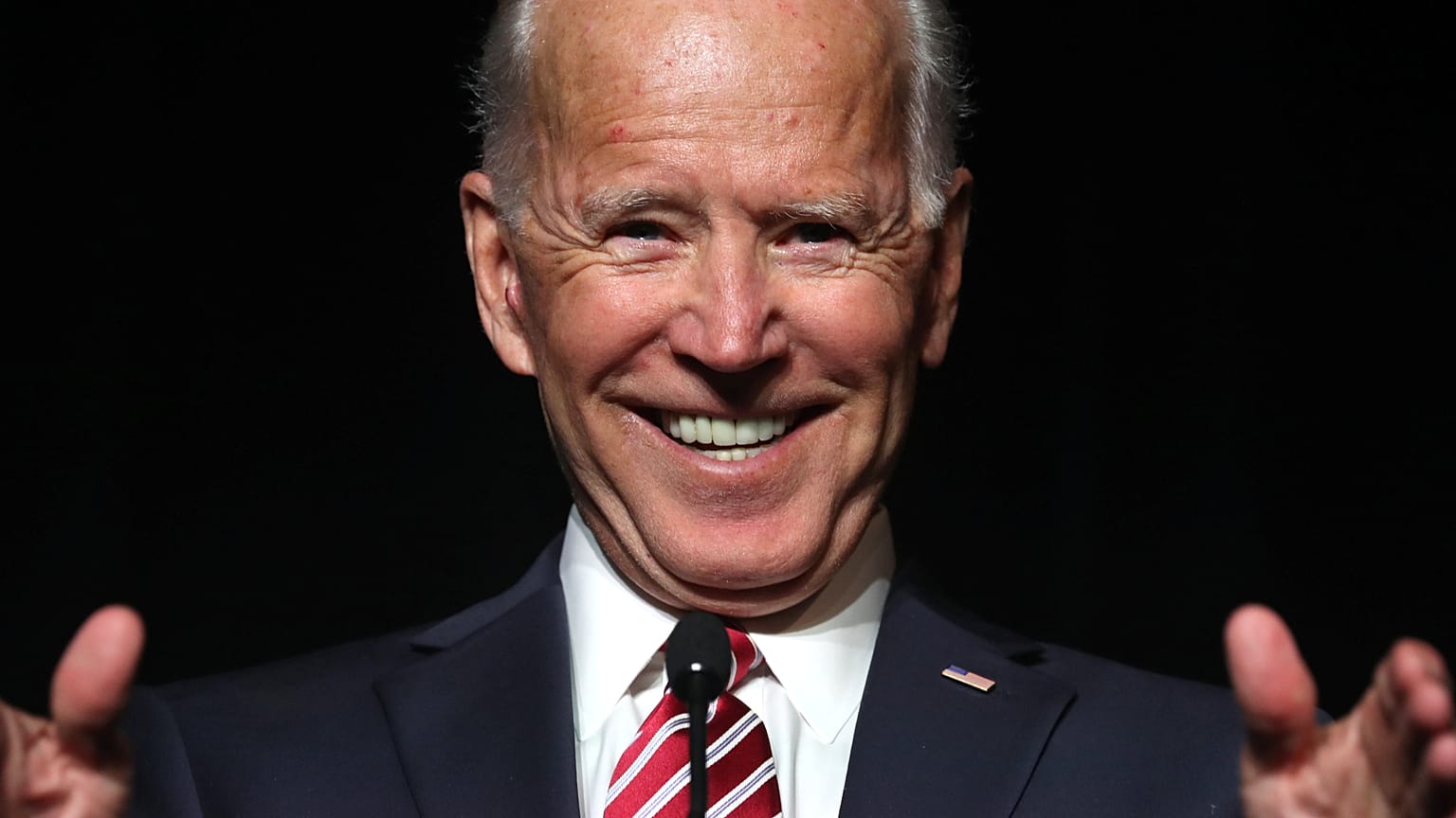 Vorwurf gegen Joe Biden: "An Haar gerochen und Hinterkopf geküsst"