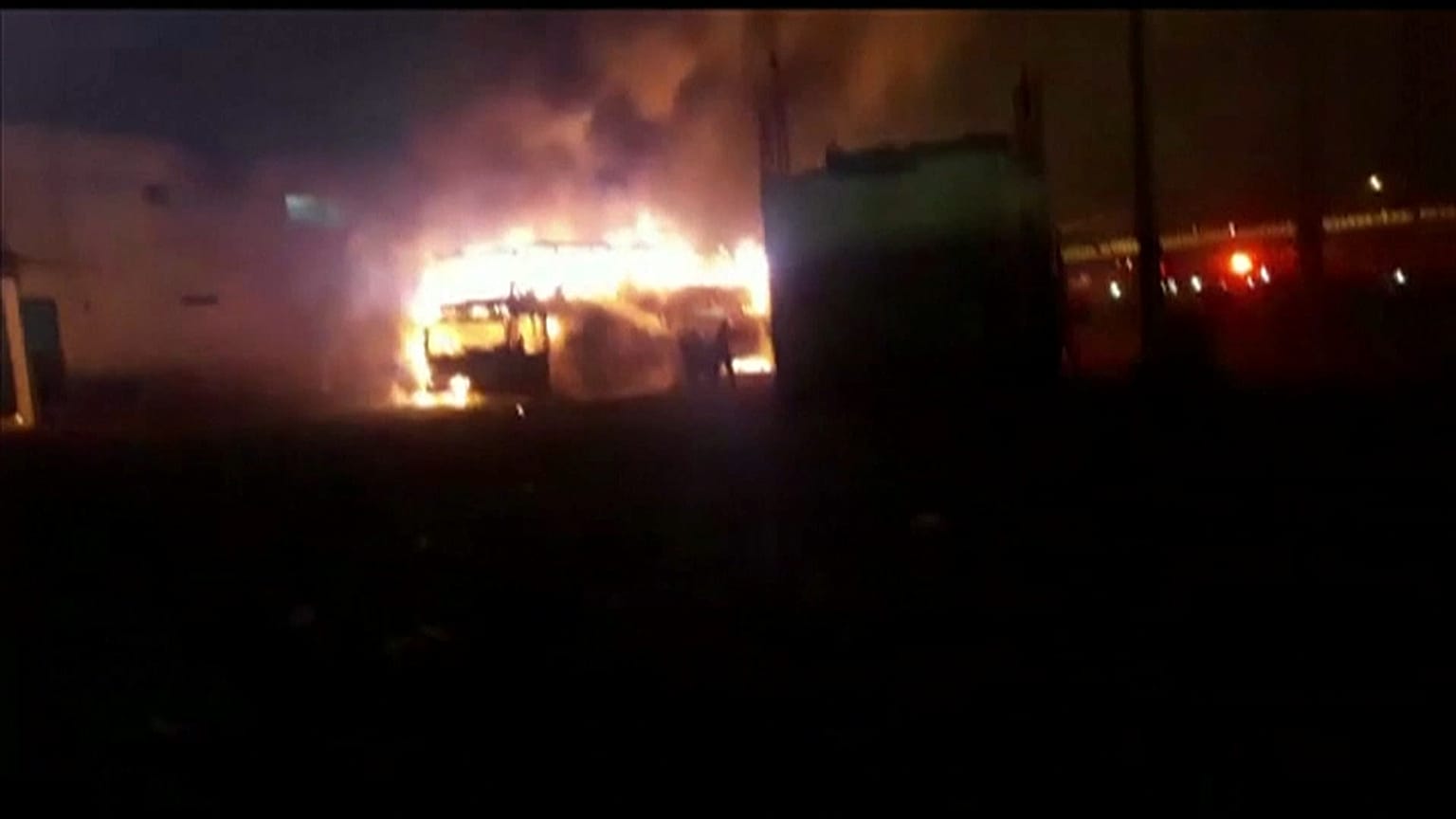 Mindestens 20 Tote nach Busbrand in Lima