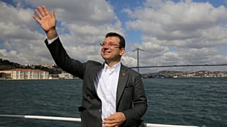 Türk siyasetinin 'yeni yıldızı' Ekrem İmamoğlu kimdir?