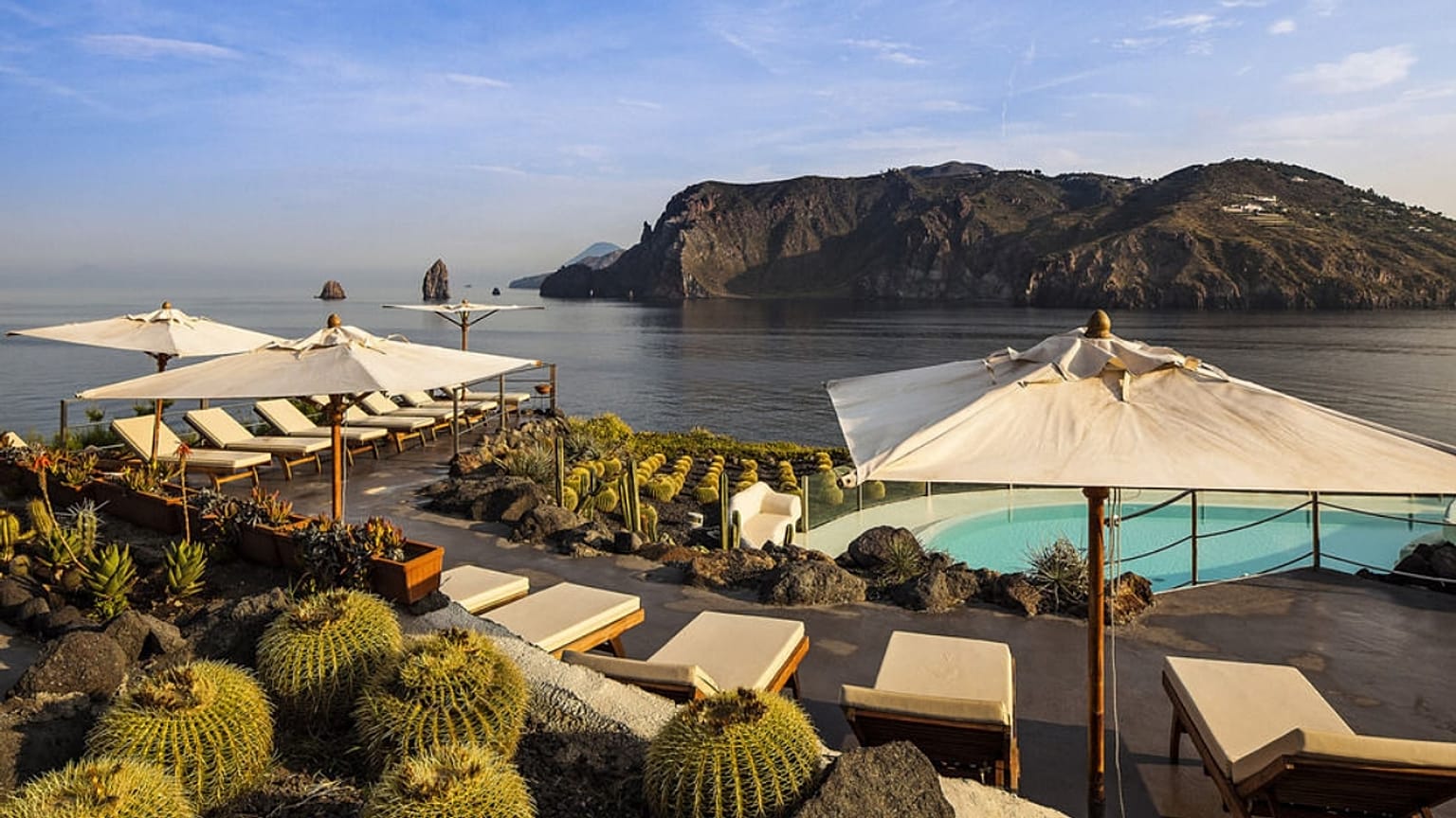 Vulcano’s deluxe resort: a Mars-looking paradise 