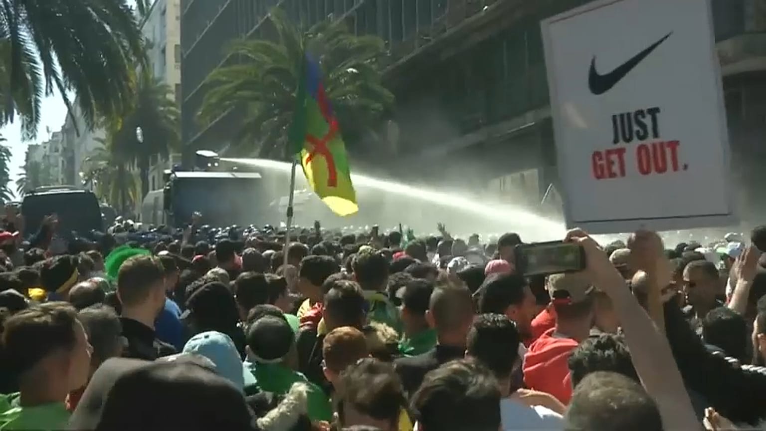  Präsidialamt: Bouteflika tritt im April zurück