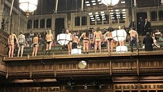 A "pucér valóságot" mutatták meg a brit parlamentbe beszivárgott klímavédők a képviselőknek
