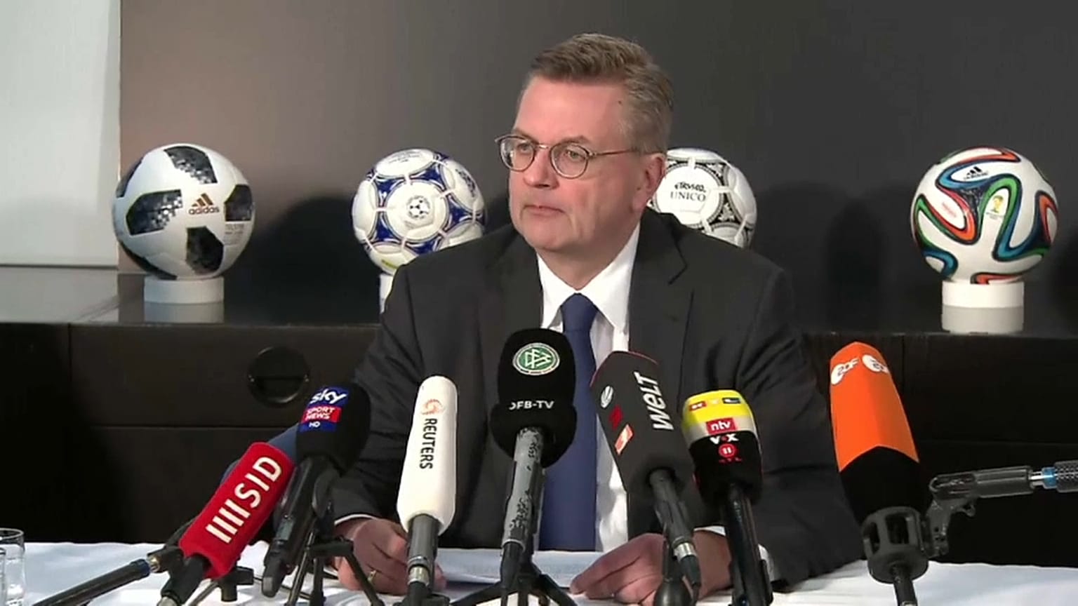 Scandalo corruzione, Grindel si dimette dalla Federcalcio tedesca